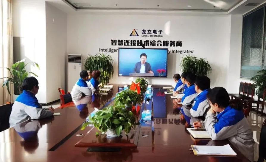 切實(shí)筑牢思想防線(xiàn) 做好“開(kāi)工安全第一課”